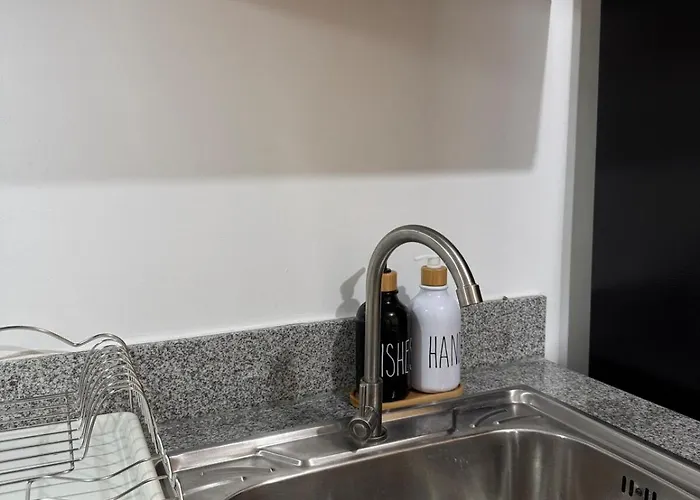 Shane's Spot Pool Netflix And Wi-fi Near Cbd Apartamento *