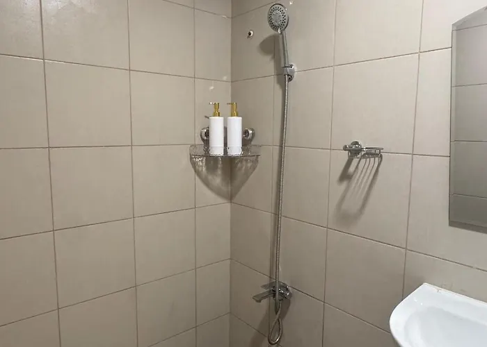 Shane's Spot Pool Netflix And Wi-fi Near Cbd Apartamento