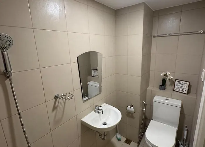 Shane's Spot Pool Netflix And Wi-fi Near Cbd Apartamento Manila